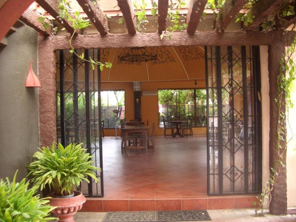 Casa La Granja Hotell Iloilo City Exteriör bild