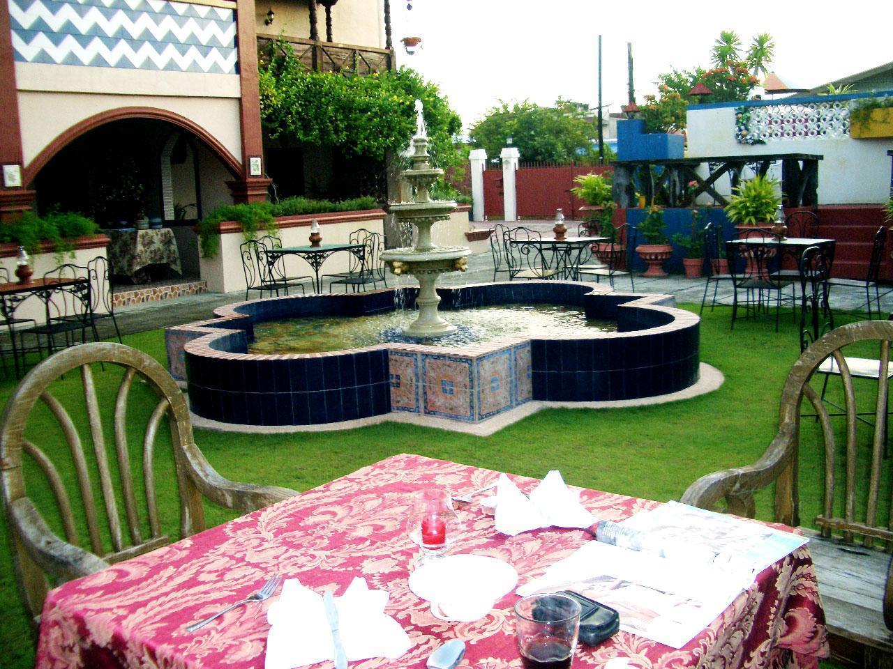 Casa La Granja Hotell Iloilo City Exteriör bild