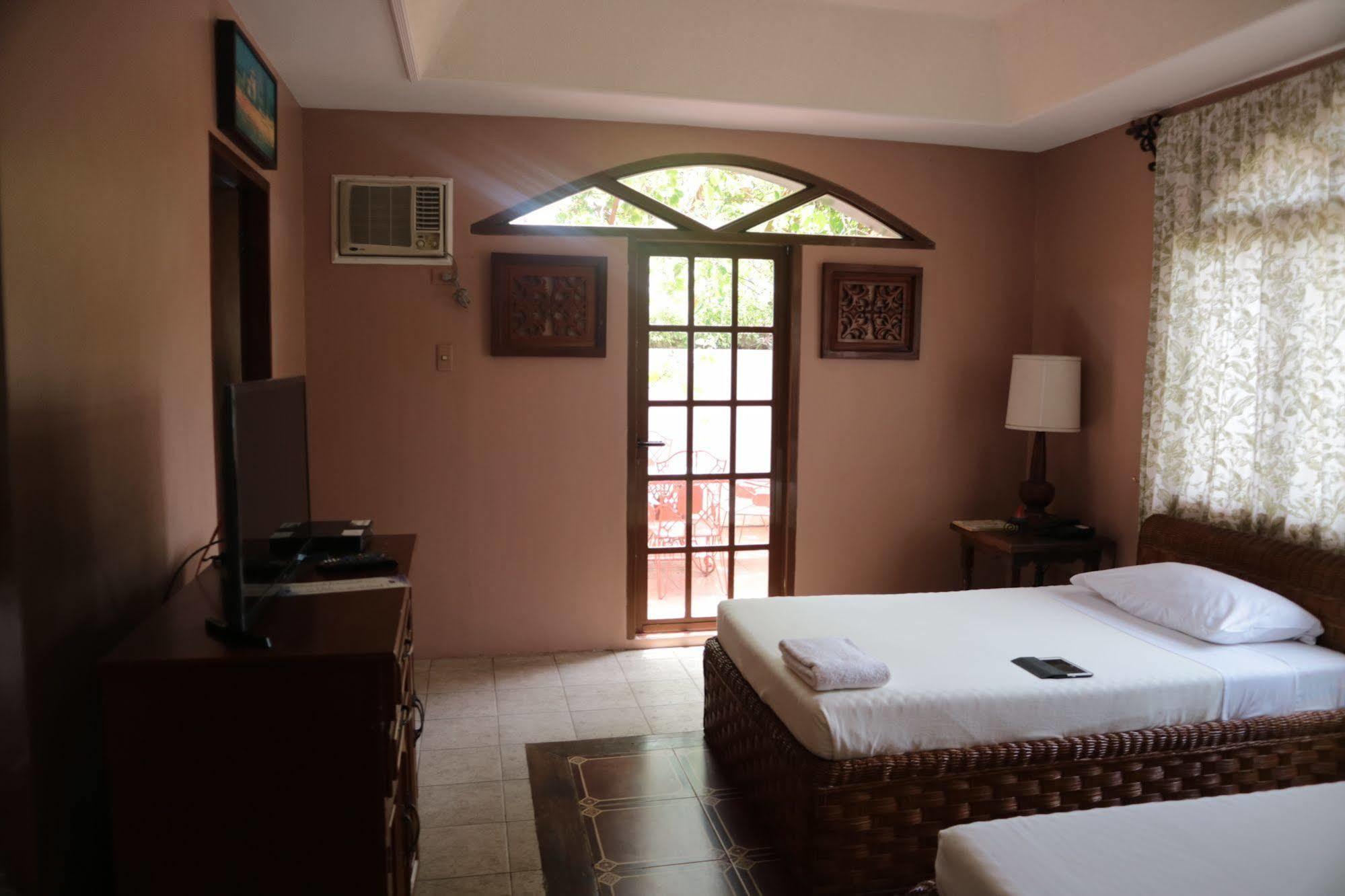 Casa La Granja Hotell Iloilo City Exteriör bild