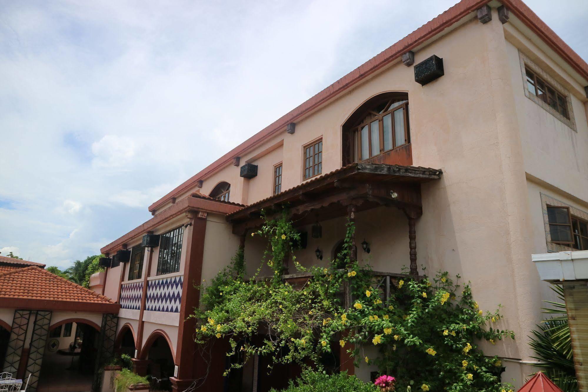 Casa La Granja Hotell Iloilo City Exteriör bild
