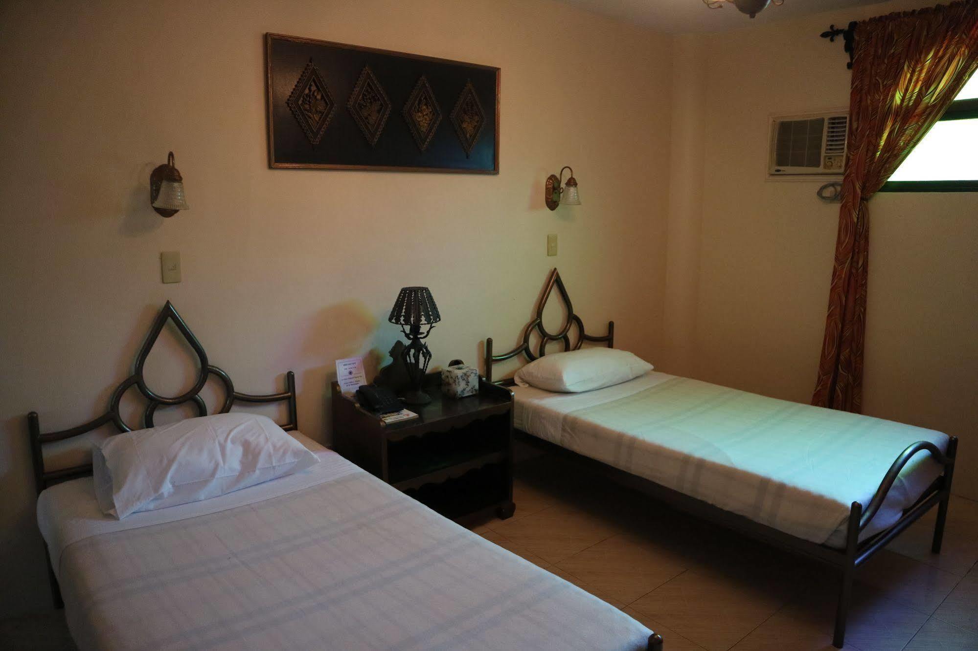 Casa La Granja Hotell Iloilo City Exteriör bild
