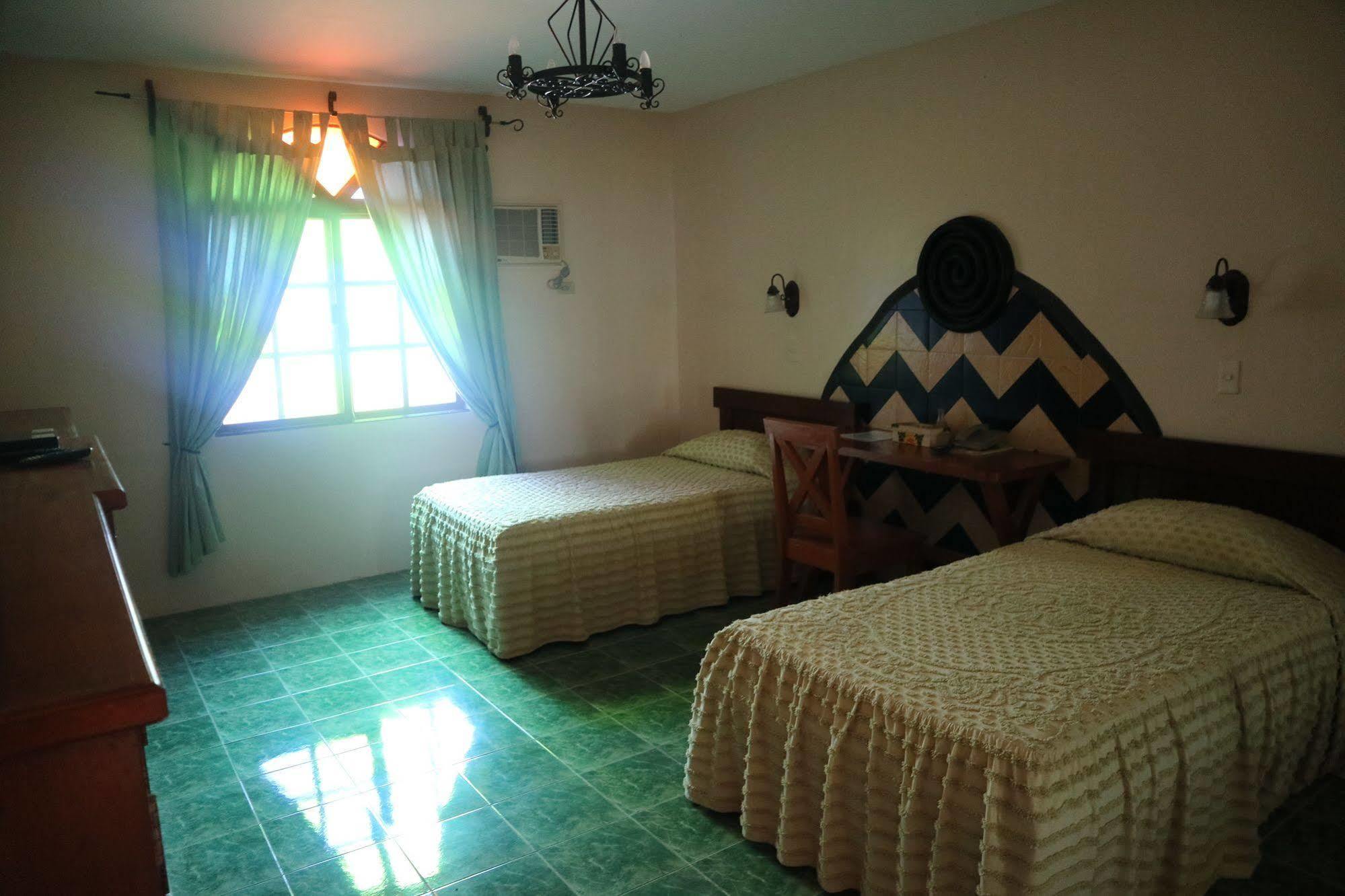 Casa La Granja Hotell Iloilo City Exteriör bild