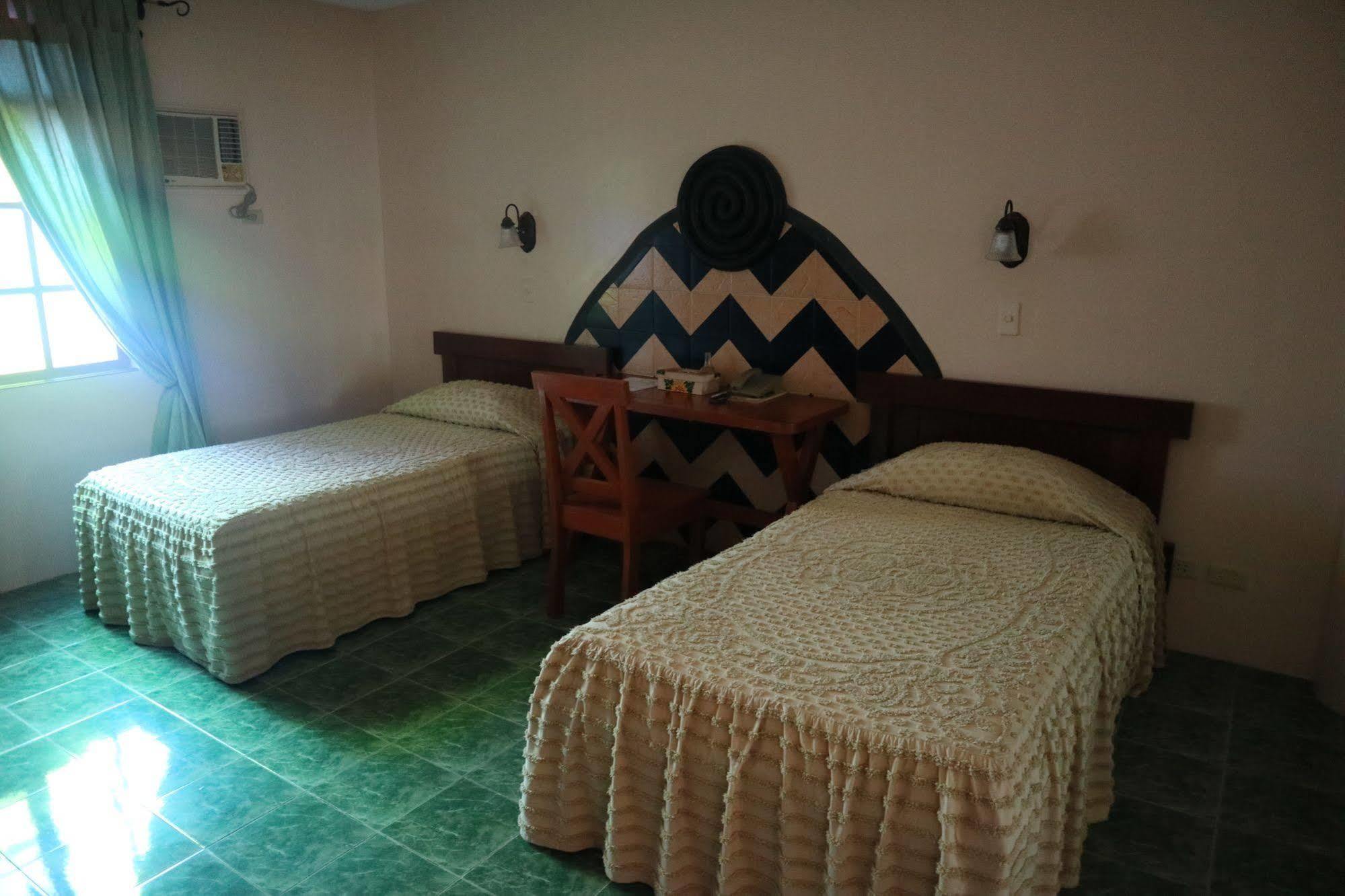 Casa La Granja Hotell Iloilo City Exteriör bild