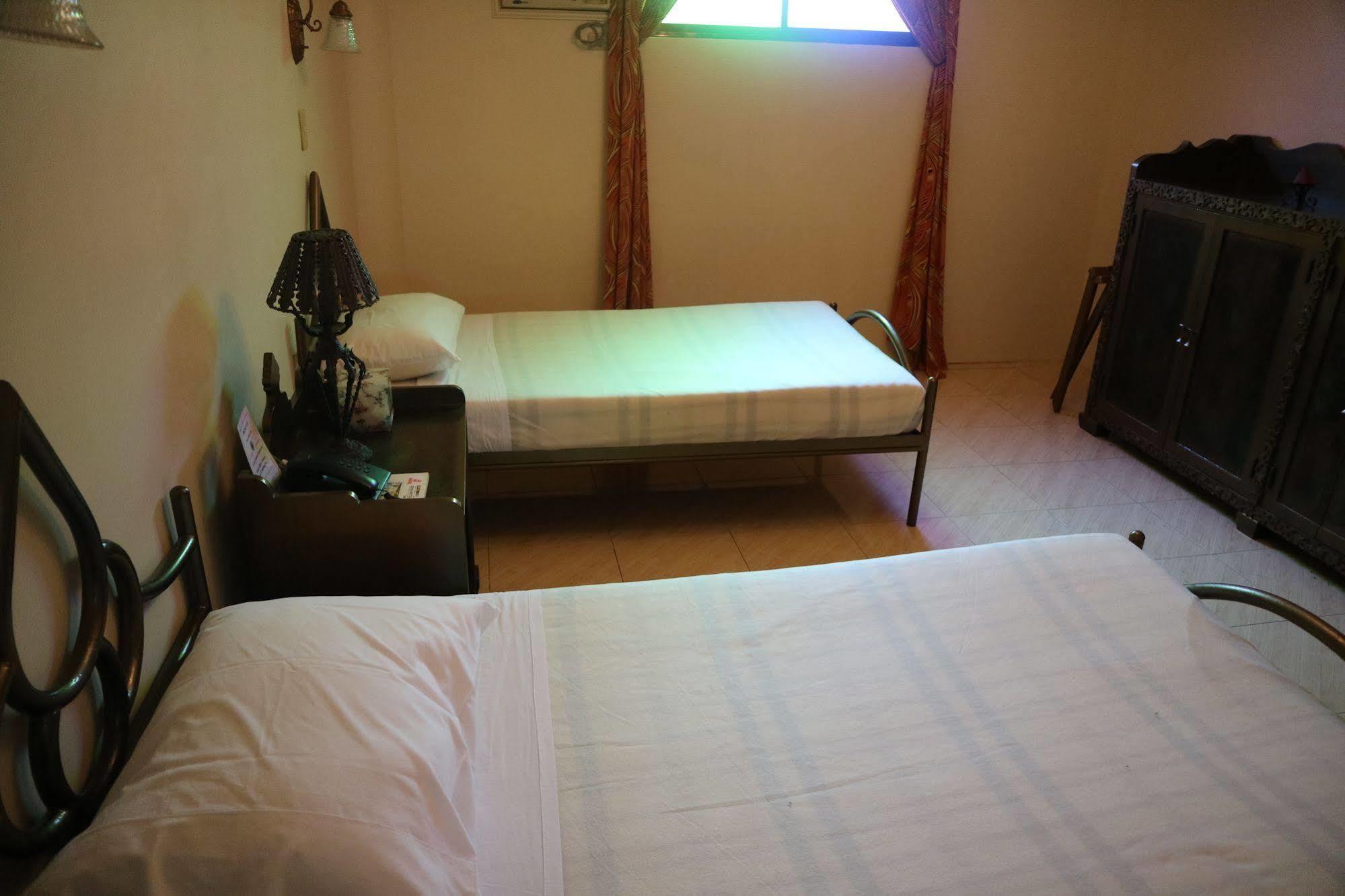 Casa La Granja Hotell Iloilo City Exteriör bild