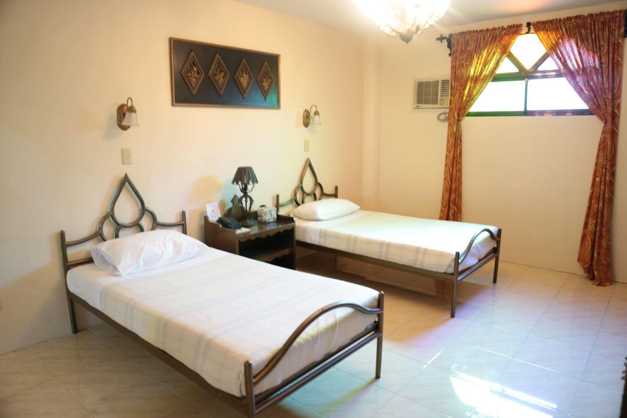 Casa La Granja Hotell Iloilo City Exteriör bild