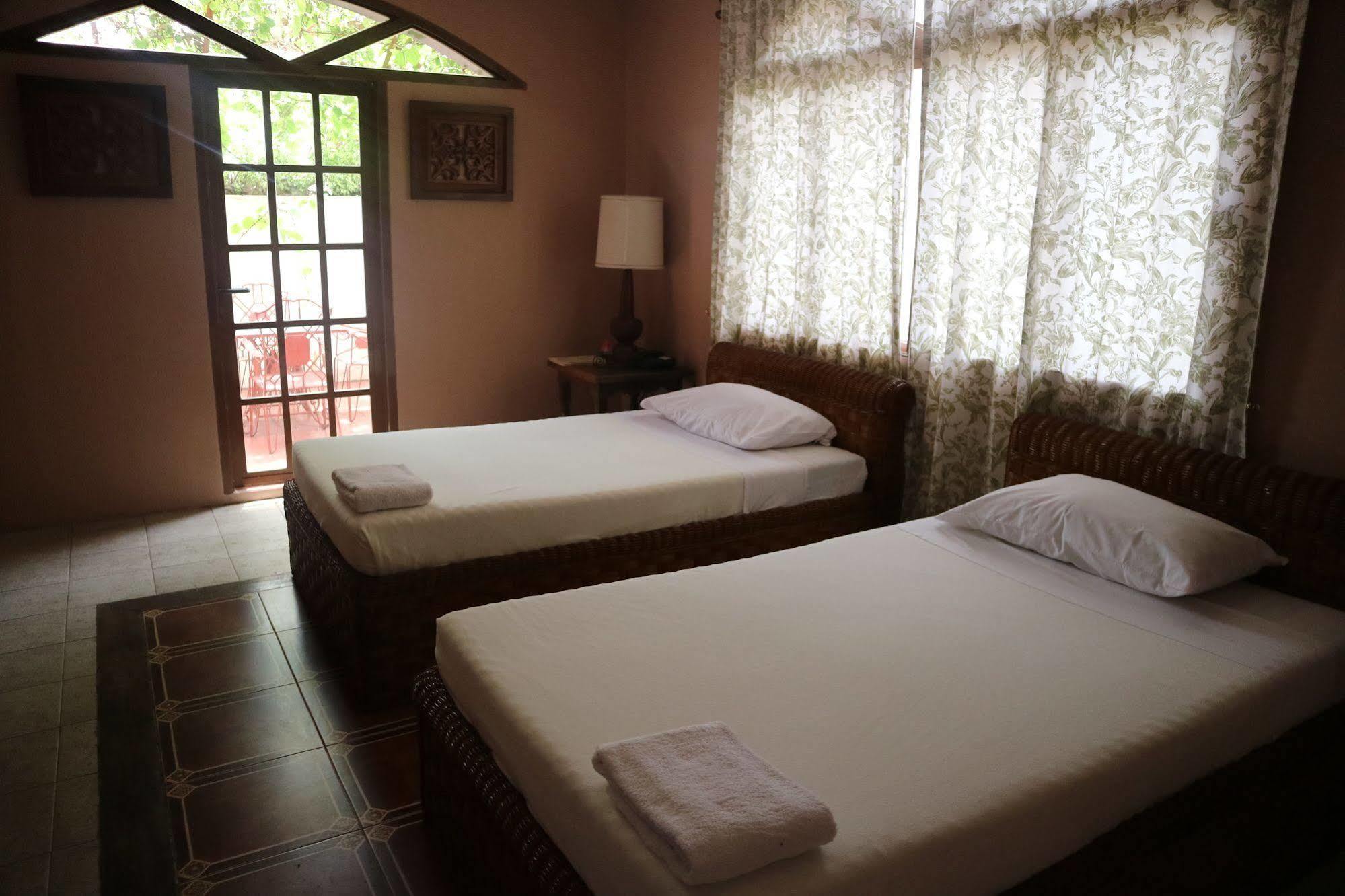 Casa La Granja Hotell Iloilo City Exteriör bild