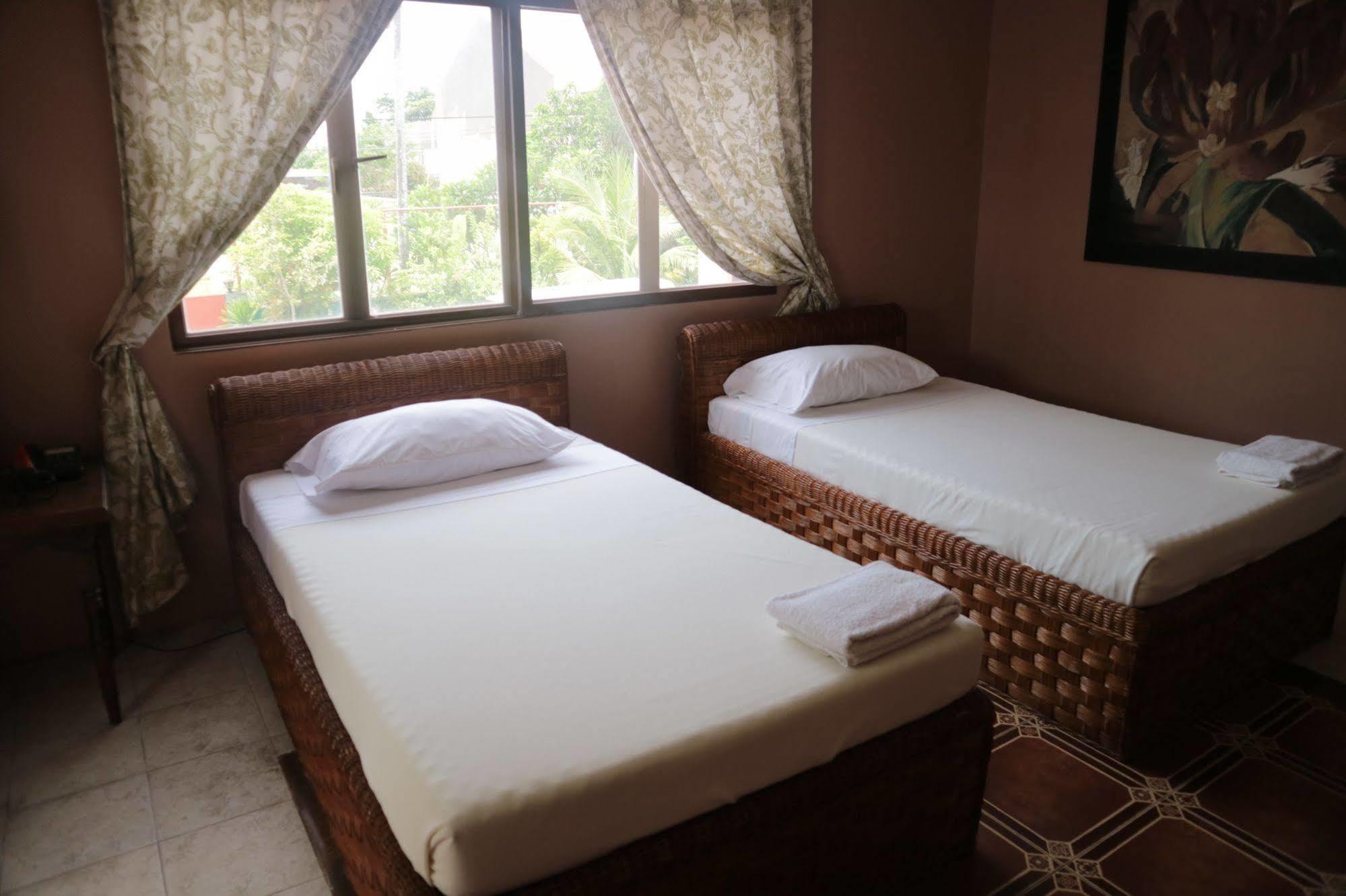 Casa La Granja Hotell Iloilo City Exteriör bild