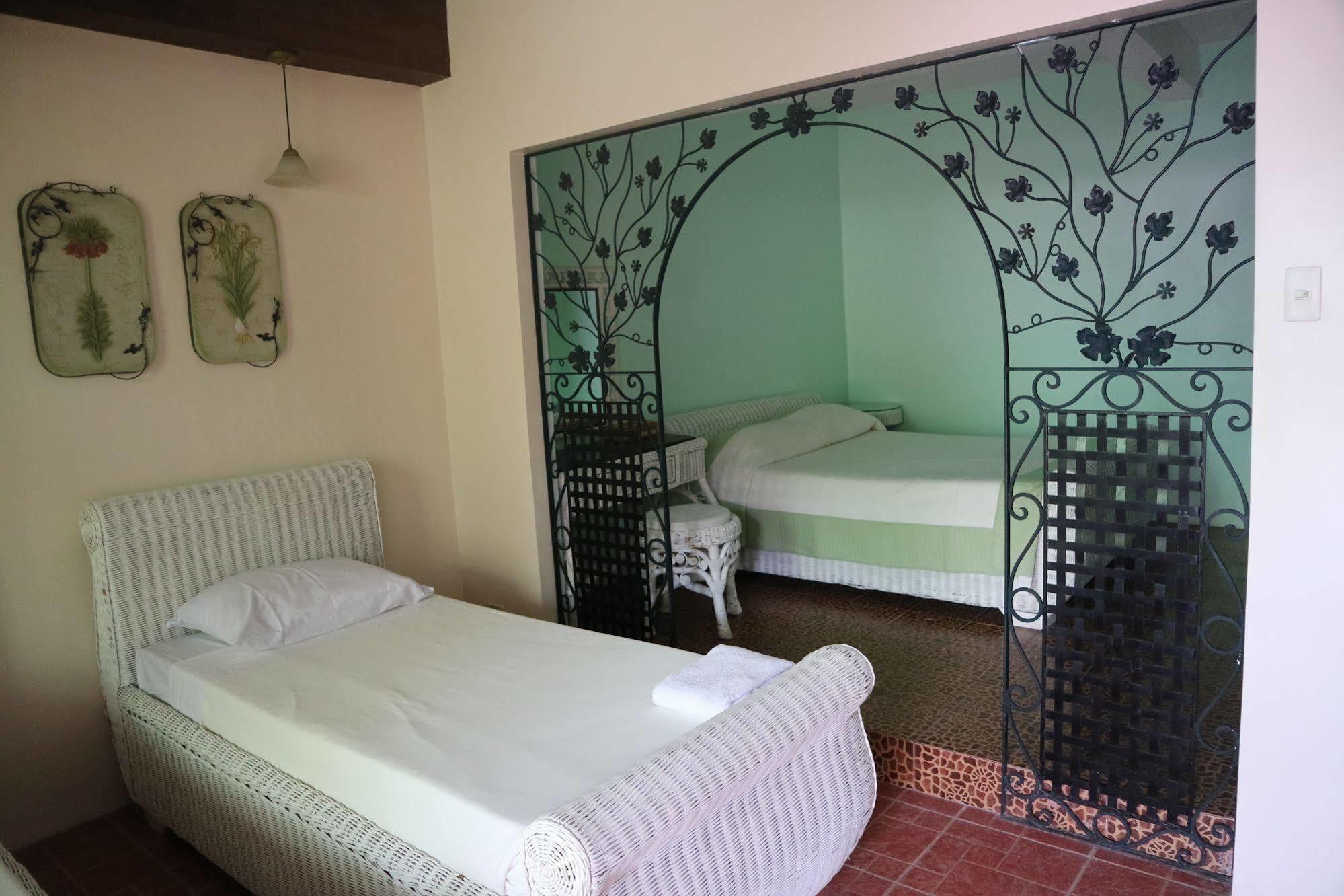 Casa La Granja Hotell Iloilo City Exteriör bild