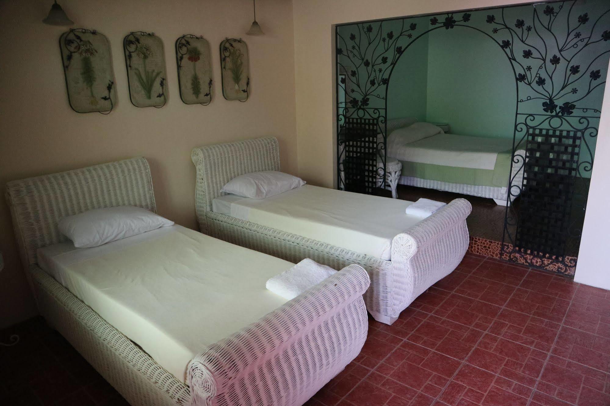 Casa La Granja Hotell Iloilo City Exteriör bild